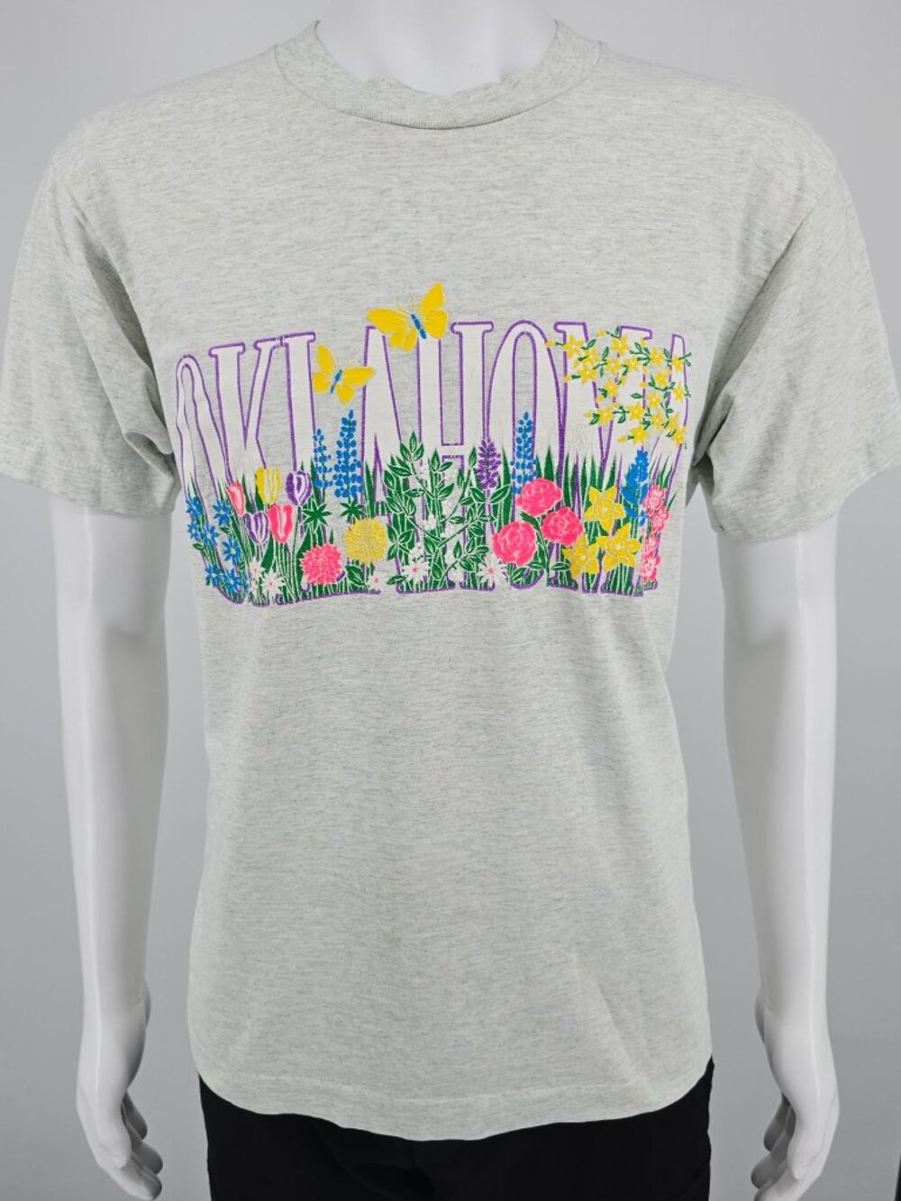 Vintage 1990s Fruit of the Loom Oklahoma Floral Butterfly Souvenir T-Shirt (M/L)